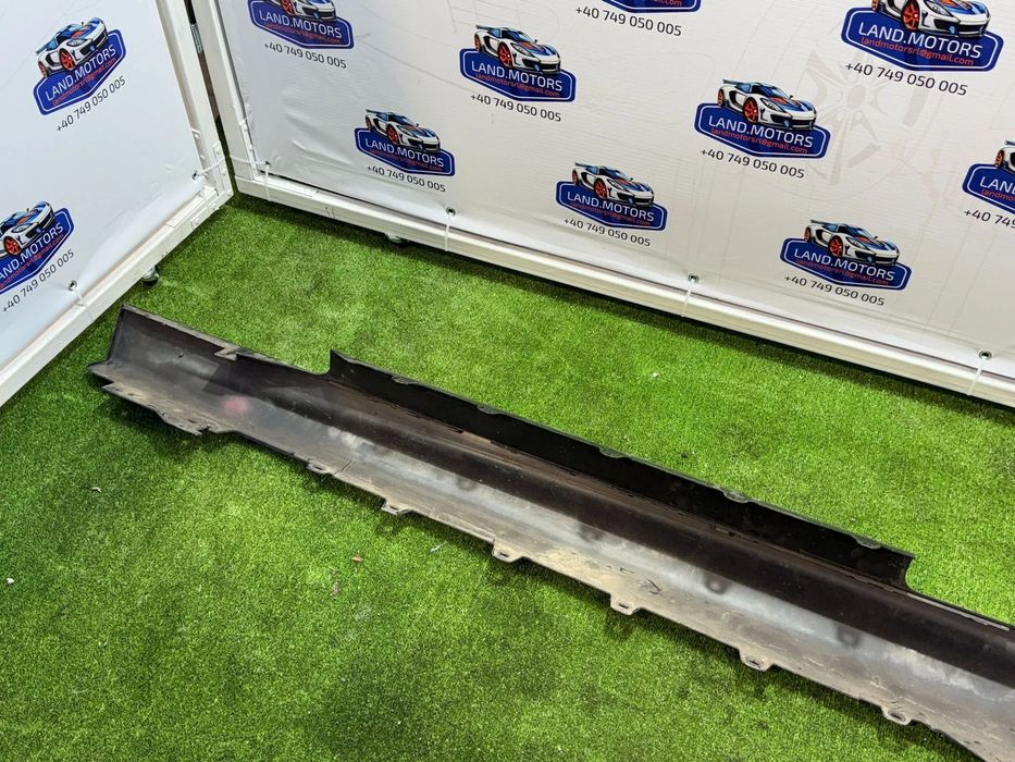 PRAG / ORNAMENT PRAG DREAPTA BMW SERIA 4 420D F32 / F33 / F36 2.0 DIESEL 2013 COD OEM 51777363396 / 7363396 / COUPE 2013-2021