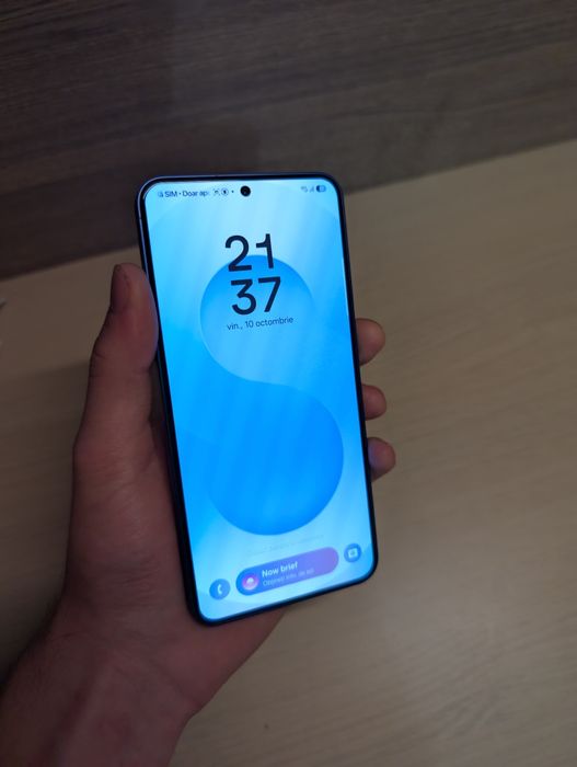 SAMSUNG S25 128gb ca nou! 8 cicluri de încărcare