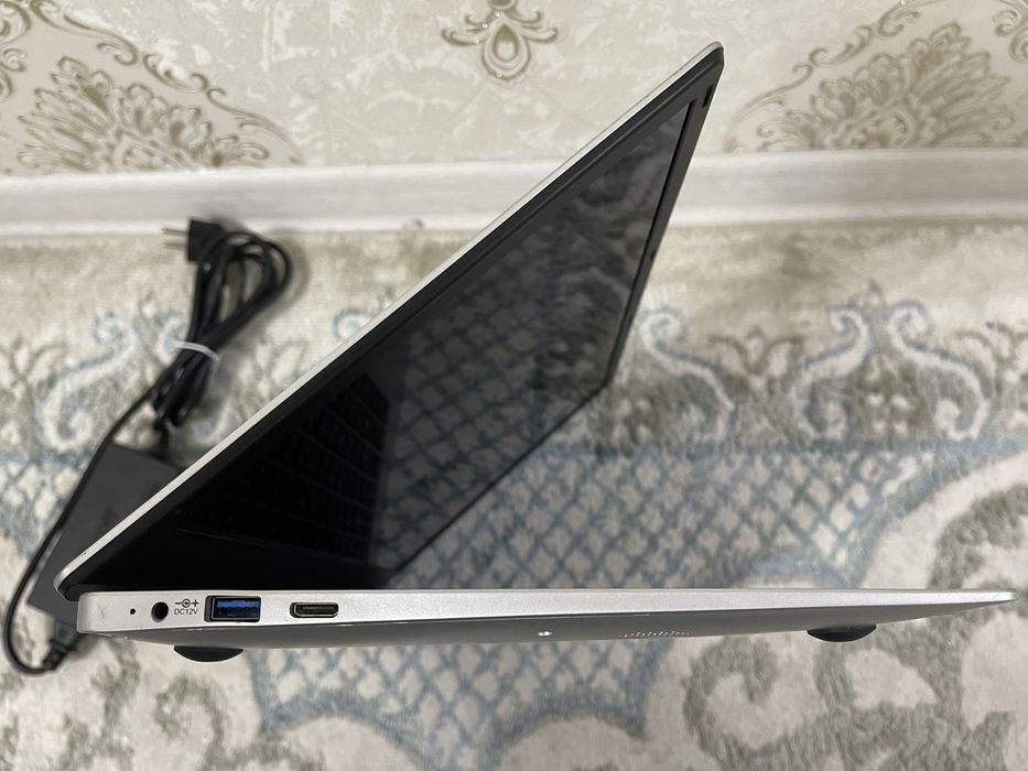 Продам ноутбук Davon J3455