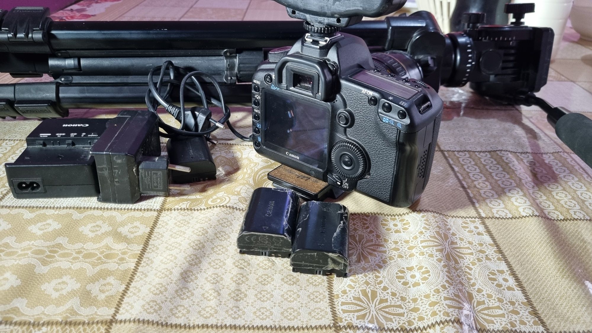 Canon 5D mark 2 sotiladi