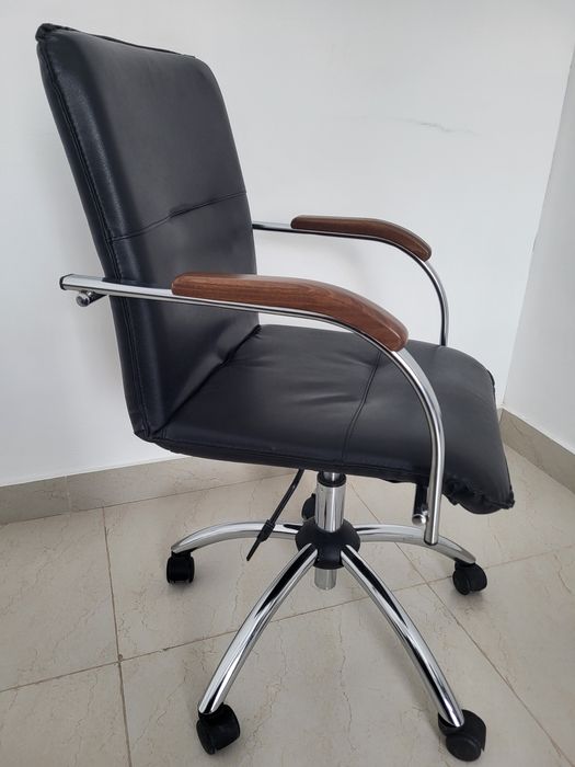 Офисные стулья из экокожи