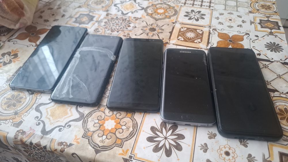 Продам телефоны на запчасти