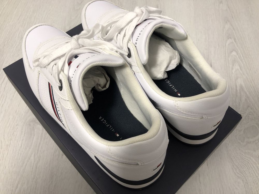 Tommy Hilfiger Adidasi