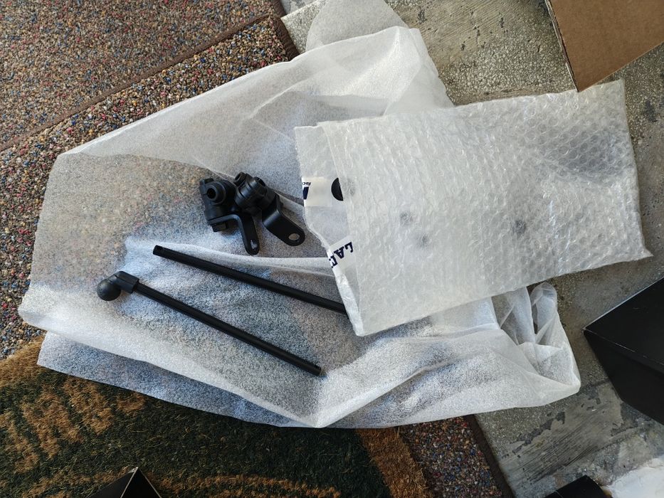 Accesorii NOI Piaggio 1: Parbriz Puig înalt + Suport Cutie Spate Givi