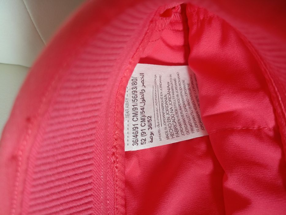 Vând bermude barbatesti Under Armour, produs de calitate.