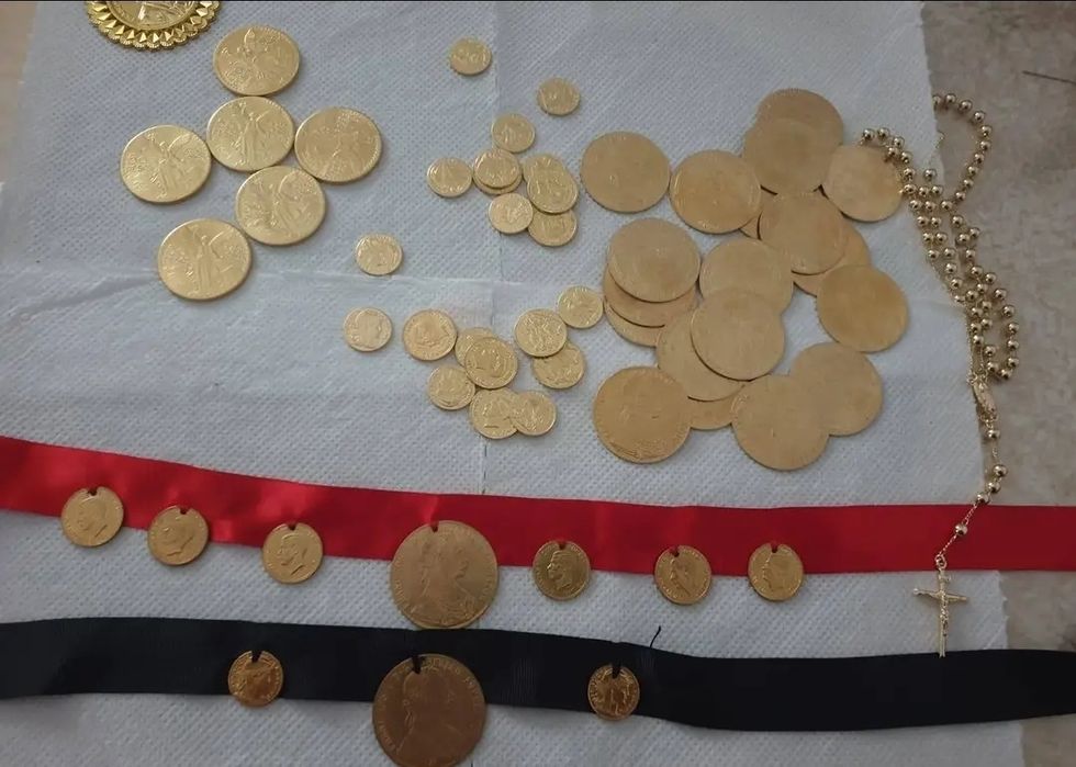 Am de vânzare monede/Galbeni Frank iosif placate cu aur, am și mici și