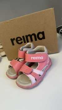 Продам сандали Reima