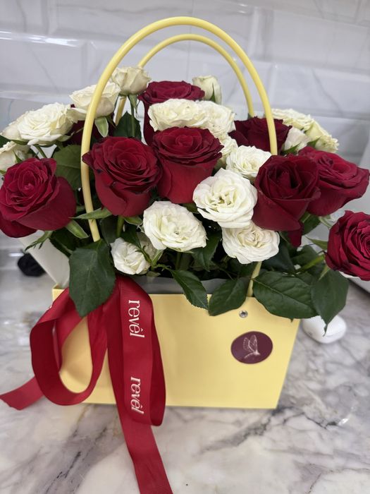 Свежий букет только что купили в магазине