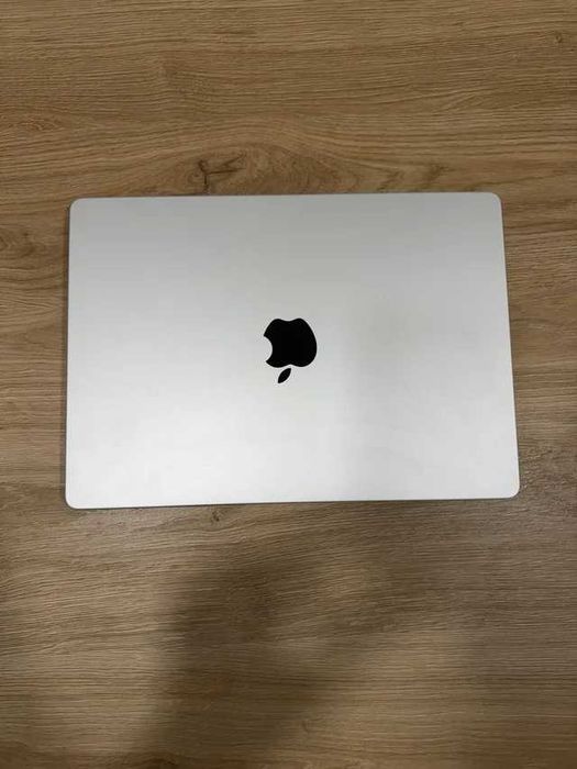 MacBook Pro 14” M3  – unic proprietar