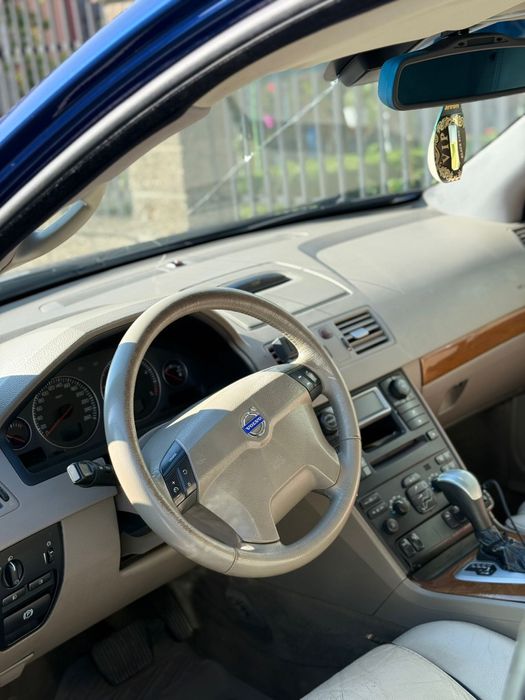 Vând Volvo XC90