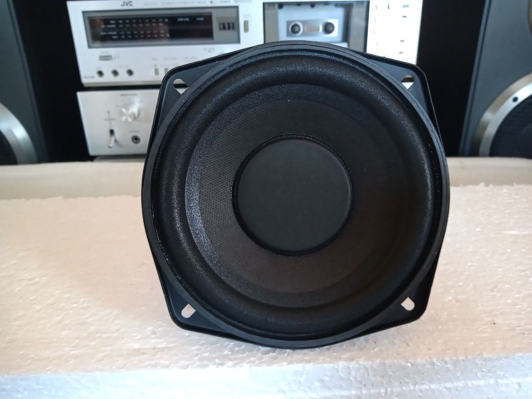 Dif Subwoofer Eastech. 6 ohms,15 watts,13,5 cm . Impecabil.