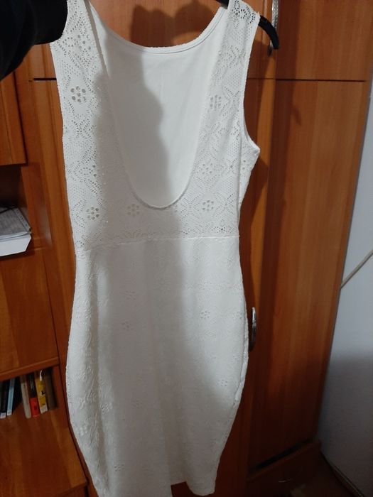 Fashion pe buget: Rochite XS/S - 50 lei bucata.