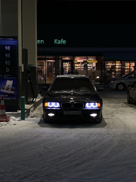 BMW E38 1998 В разборе