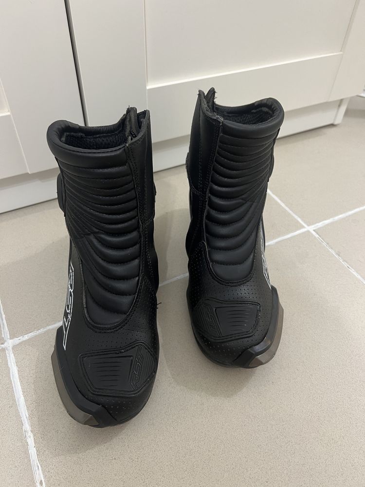 Casca HJC RPHA 11, geaca Dainese, cizme RST - dama