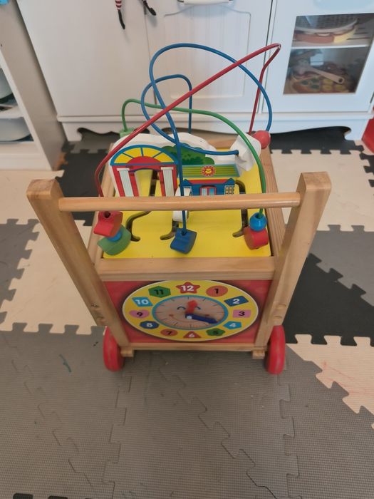 Antemergator din lemn cu activitati