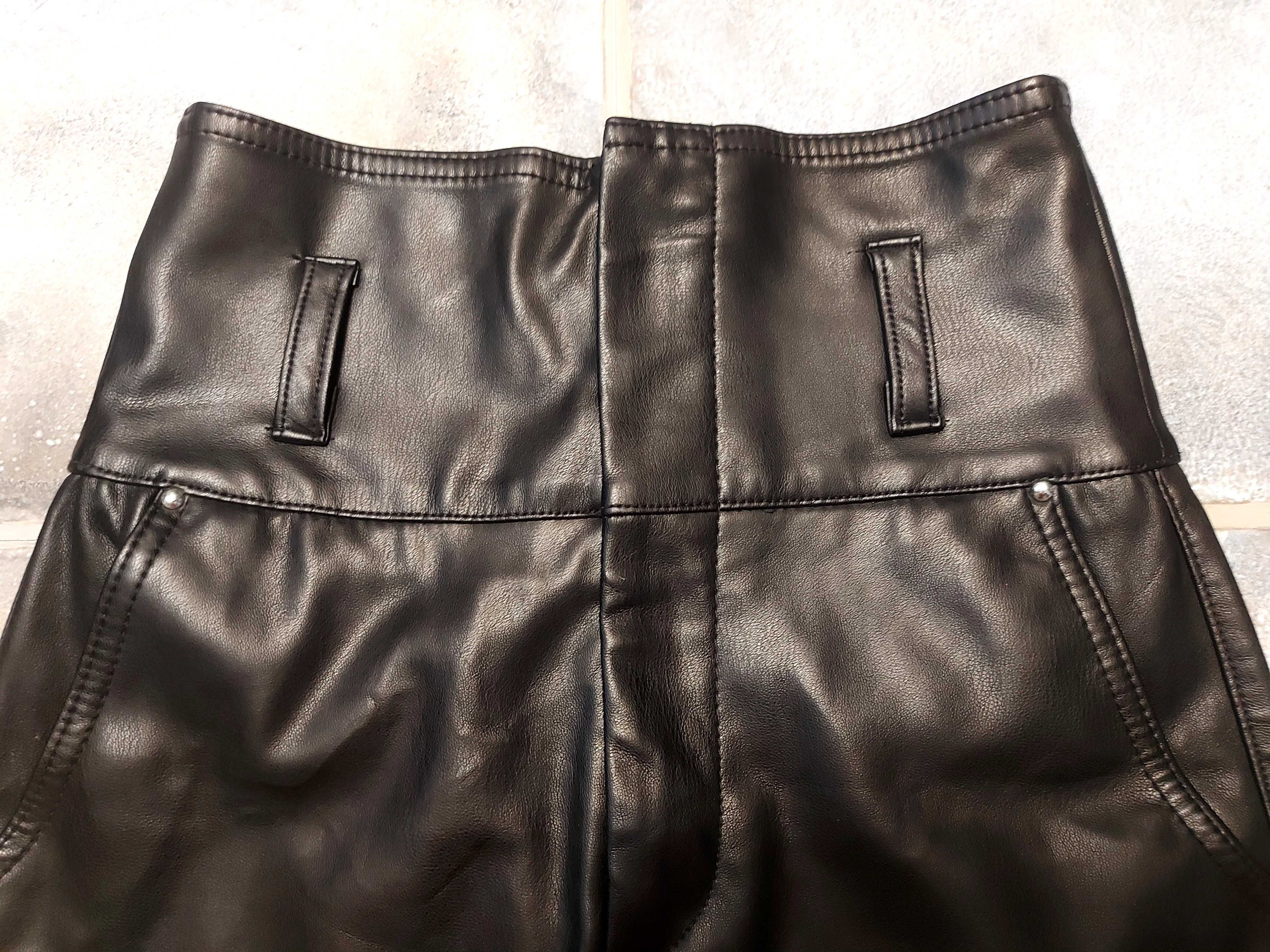 Кожена пола Bershka XS