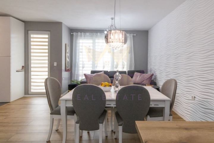 Дава се под наем Двустаен апартамент в Варна, Чайка - 73 кв.м за 800 € - Снимка #3