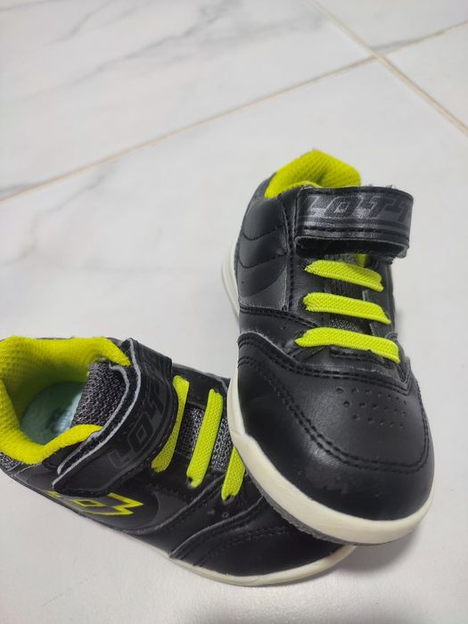 Adidași Lotto mărimea 22