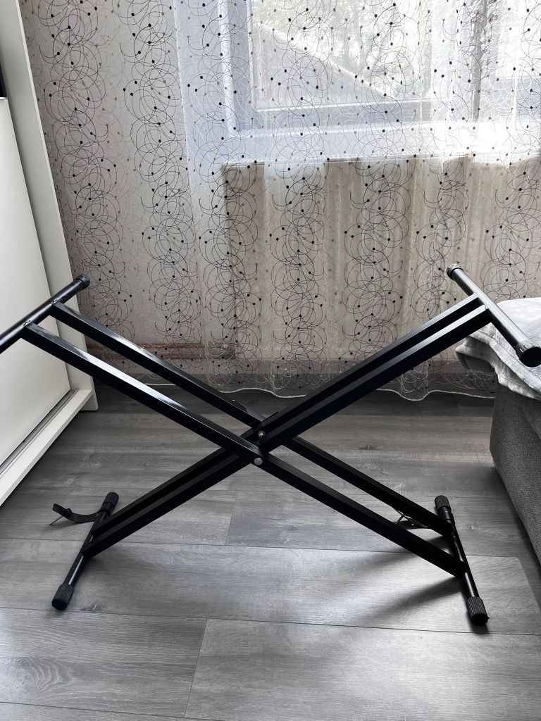 Vând stativ orga nou