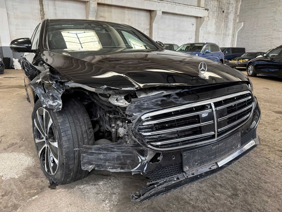 Mercedes E450 berlina avariat