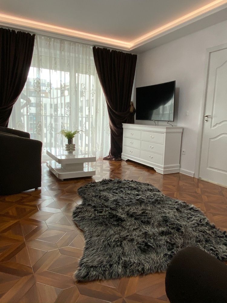 Inchiriez apartament cu 2 camere Brasov, complex Coresi Kasper