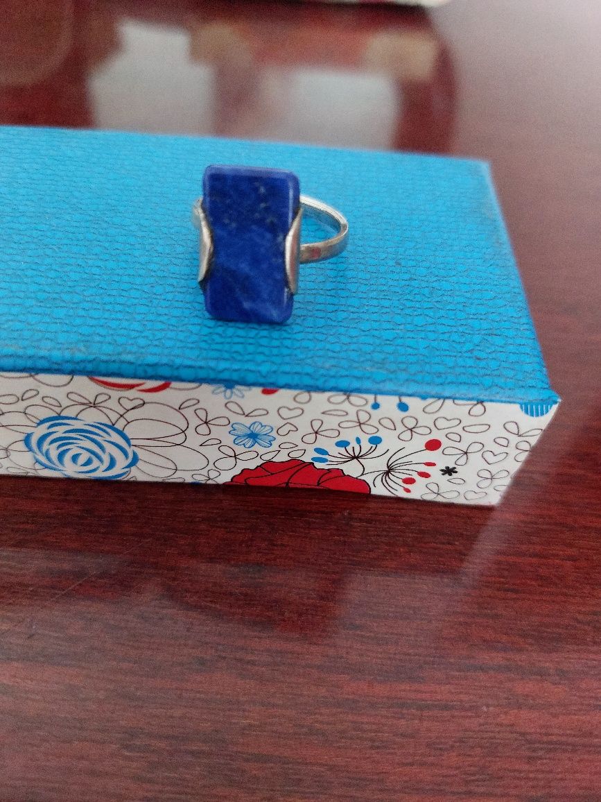 Inel superb din argint si piatra mare de lapis lazuli