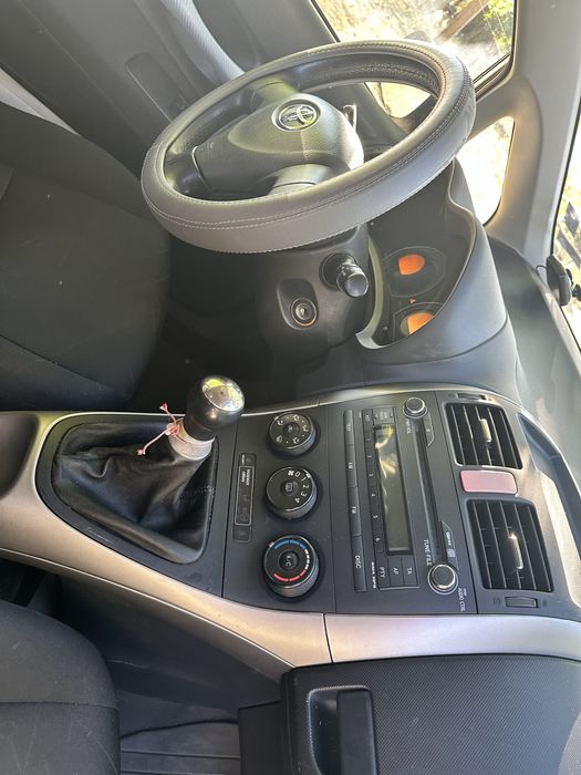 Тойота Аурис 1.4