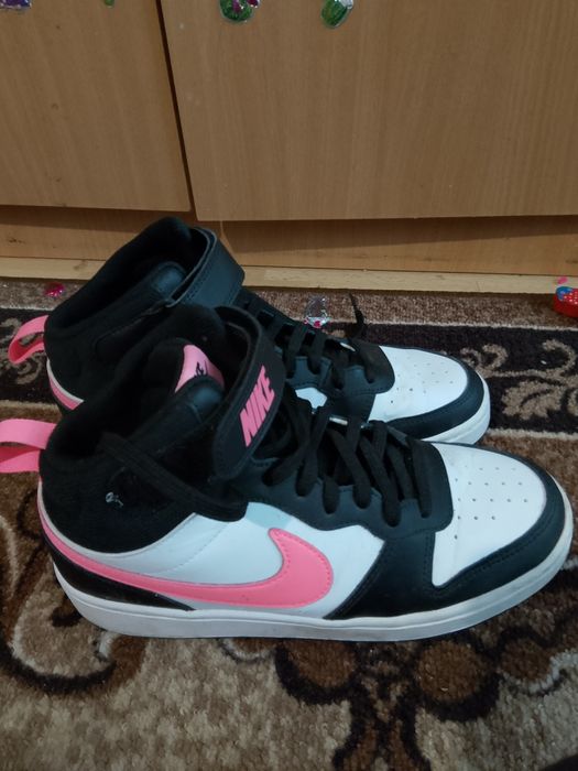 Дамски кецове Nike  Borough