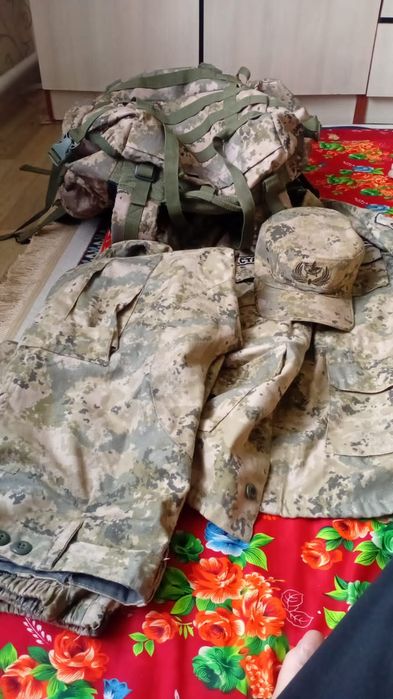 Комуфляж комплект берцы р.р42..форма стандарт.рюкзак.