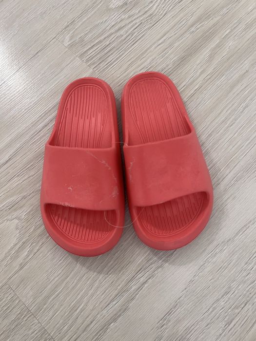 Детские тапочки илеальны для бассейна