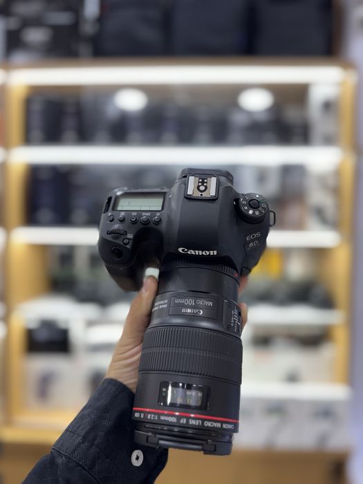 Canon 6D mark II / canon 100 mm f2.8 is usm