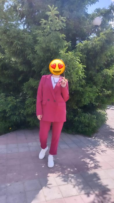 Продам брючный костюм