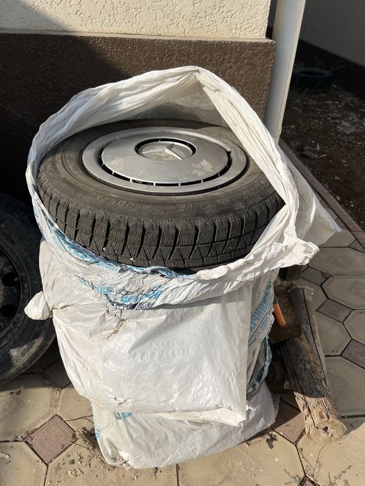 Продаются только шины BRIDGESTONE BLIZZAK зимние