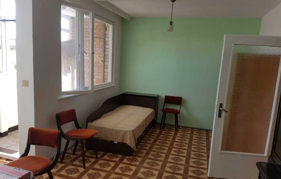 Дава се под наем Двустаен апартамент в Бургас, Център - 55 кв.м за 89.25 € - Снимка #1