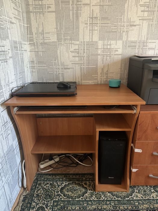 Компьютерный стол