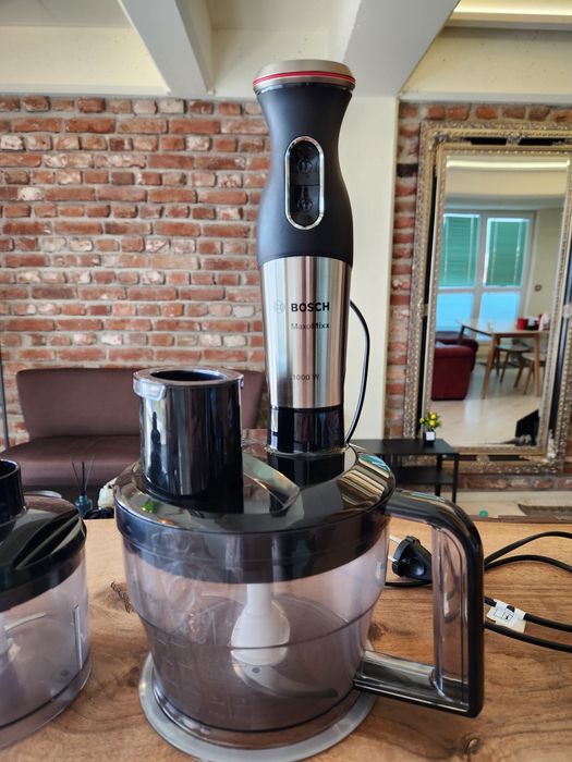 Кухненски робот Bosch + пасатор + 6 приставки
