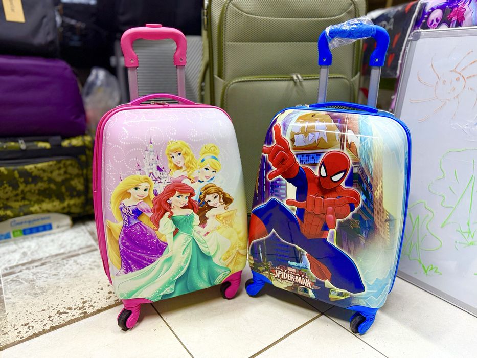 Детские чемоданы пластиковые