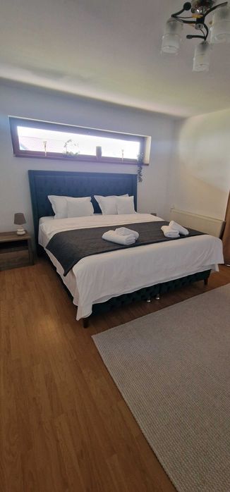 Proprietar -Inchiriez casa 250 mp,3 dormitoare,garaj,curte .