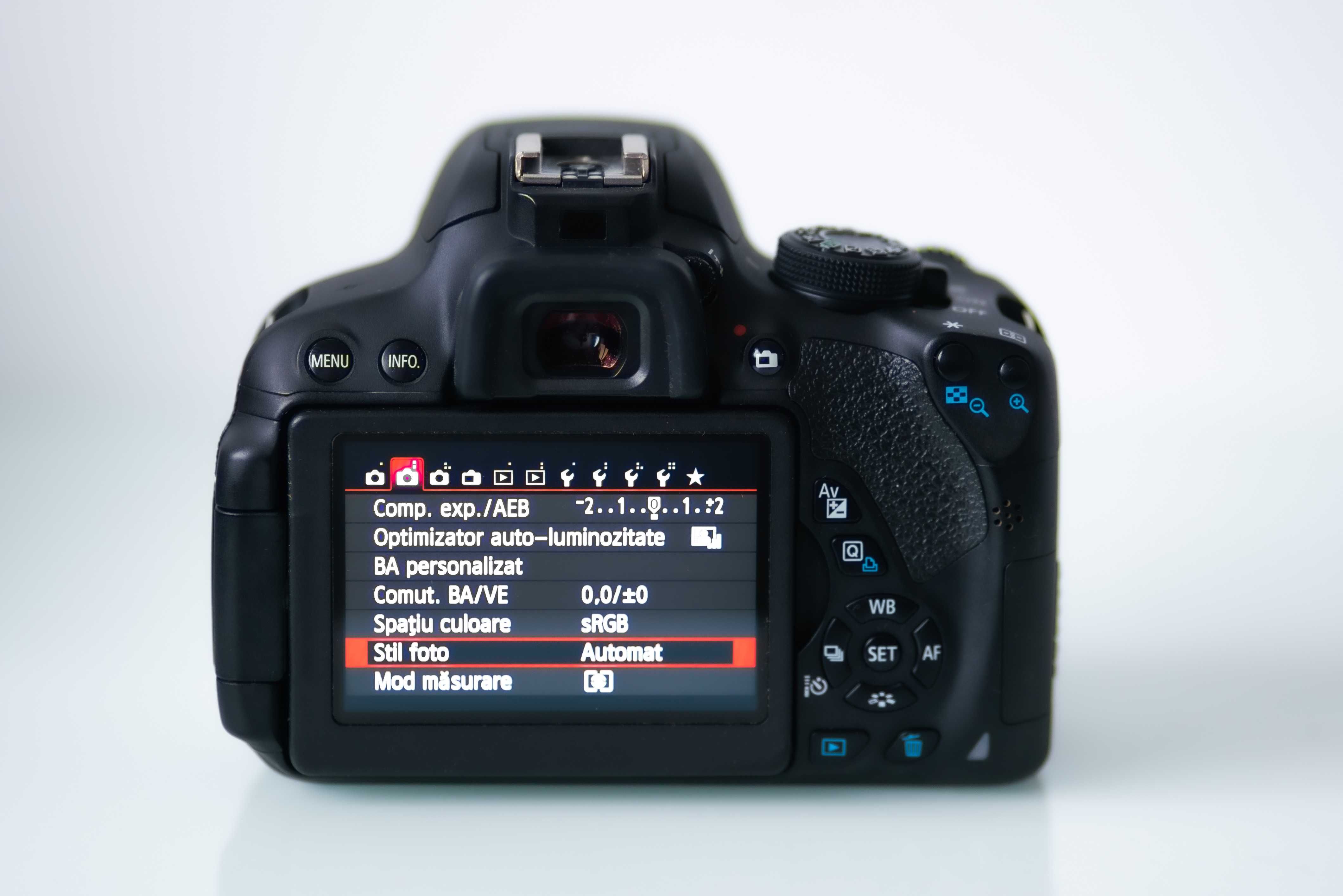 Kit CANON 700D + obiectiv 18-55mm cu stabilizare, 26 mii cadre