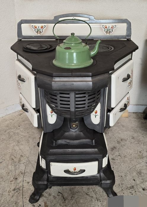 Semineu de gatit Sougland din fonta veche.l