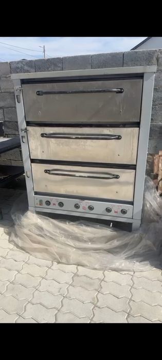 Продам печь духовую промышленную (Россия)