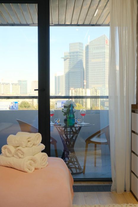 Современная посуточная уютная студия со своей парковкой в NRG U Tower