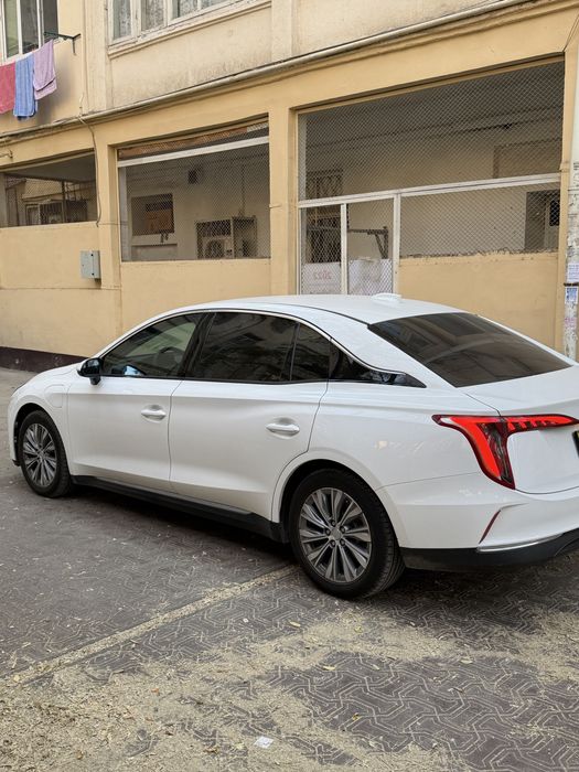 Honqi eqm 5 500 km full kraska toza