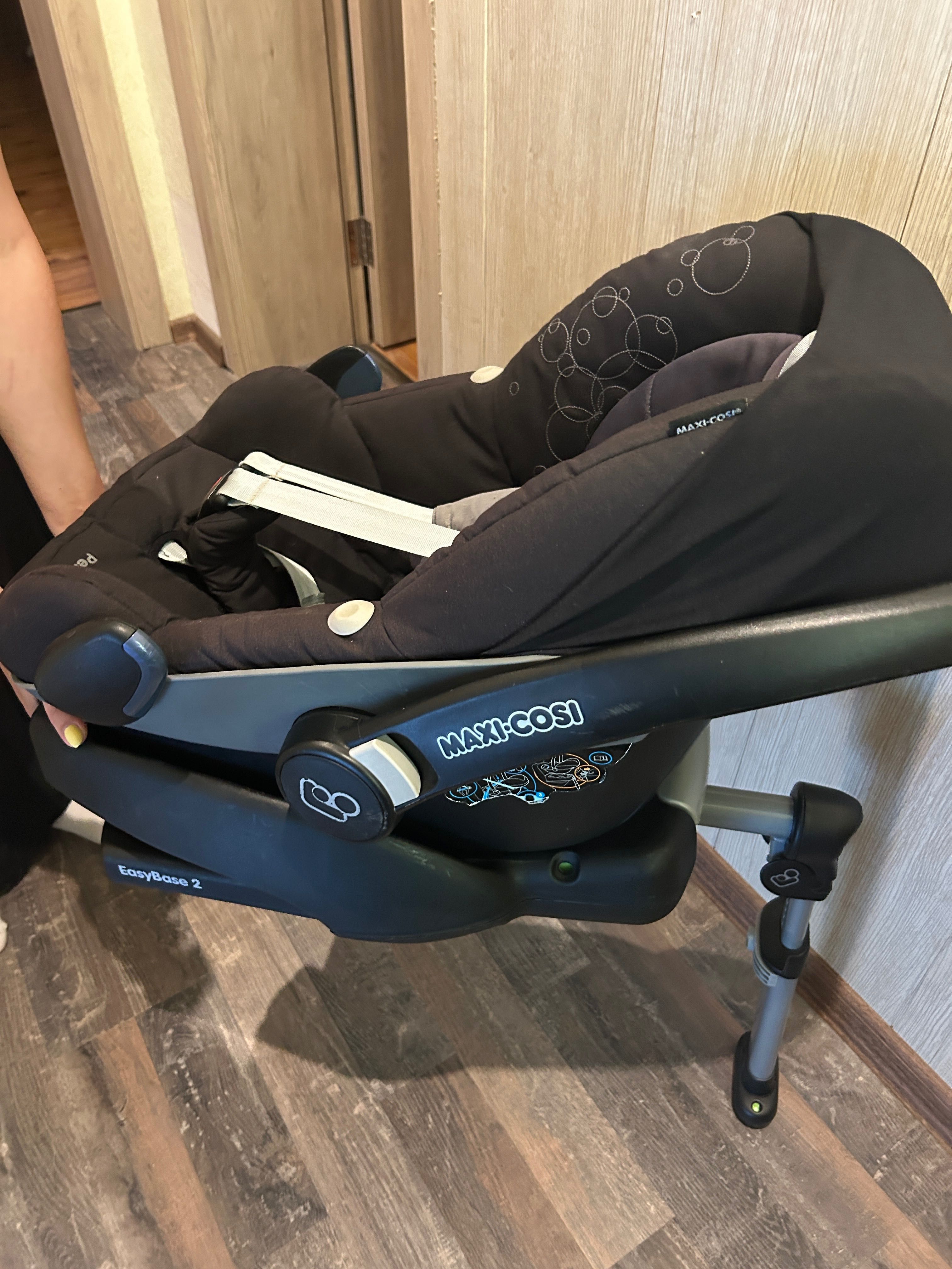 Столче с база maxi cosi pebble