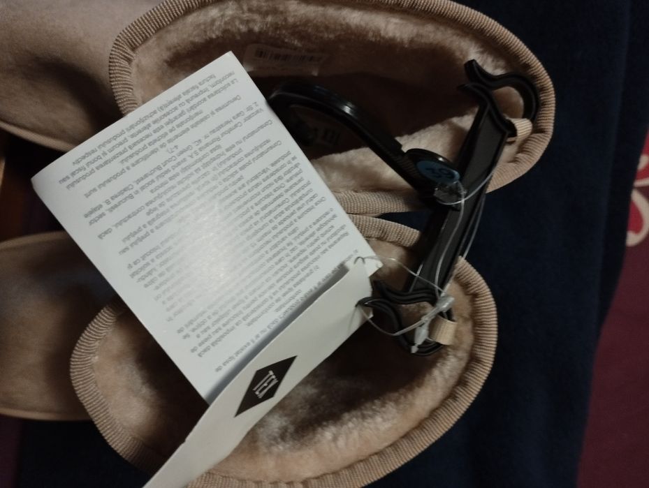 Vând sandale  mărimea 35 și cizme gen UGG 39