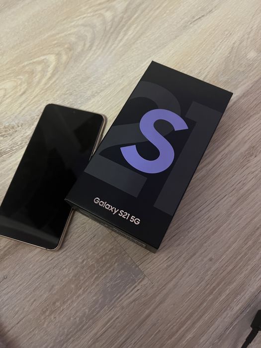 Телефон Samsung S21 5G + Слушалки Samsung Buds Live