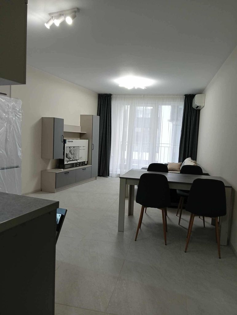 Дава се под наем Тристаен апартамент в Пловдив, Мараша - 108 кв.м за 765 € - Снимка #1