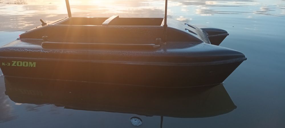 Лодка за захранка Туше