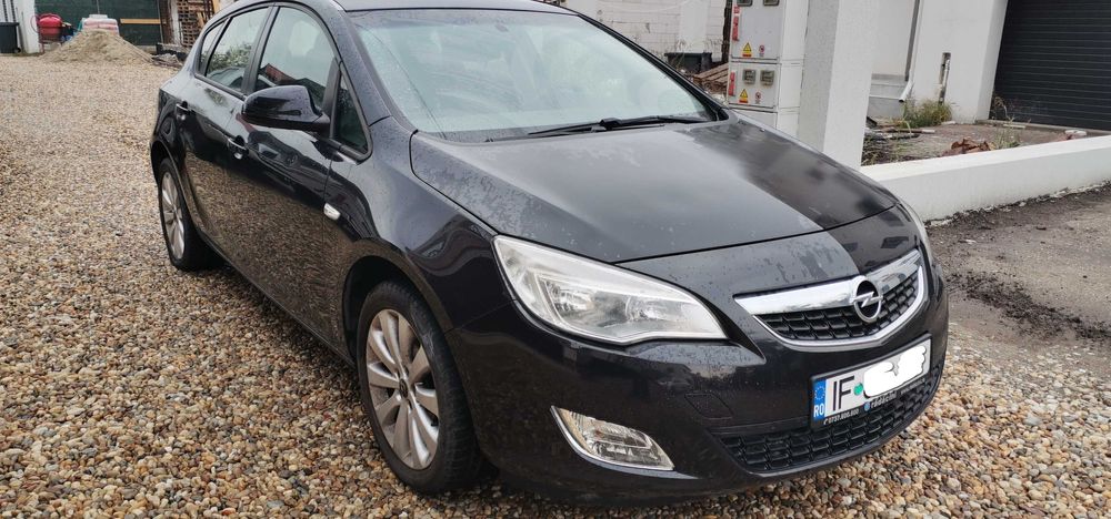 Vand Opel Astra J 1.6 benzina motor aspirat 116CP an 2010 putin rulat