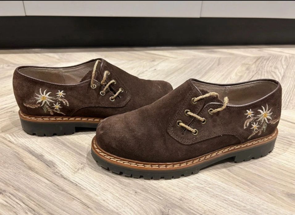 Pantofi maro din piele cu broderie, marimea 36